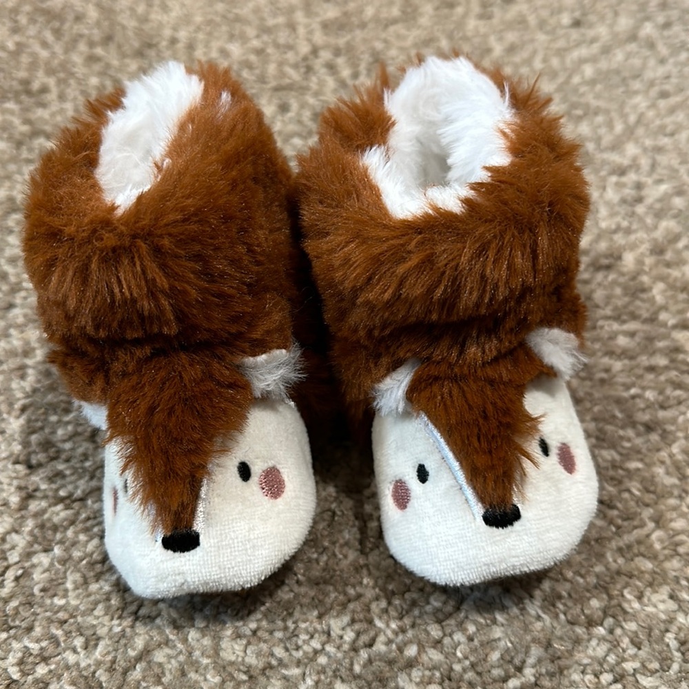 Baby boots 3-6 mo. Never worn.